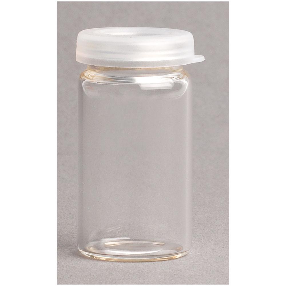 Ein leeres, durchsichtiges Glas mit Plastikdeckel.